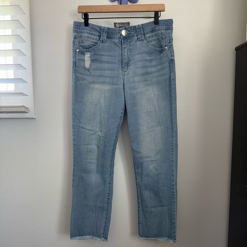 Democracy‎ 10 Ab Technology Straight Jeans Light Wash Distressed Fray Cut Off